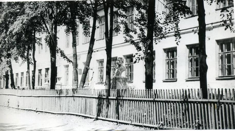 Здание школы им.М.Горького с 1949 по 1982 годы