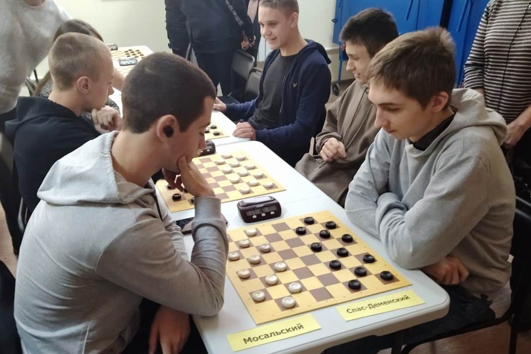 Призеры региональных соревнований по шашкам.